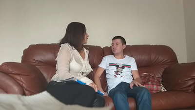 ນັກຮຽນຂີ້ອາຍຖືກຄູສອນທີ່ບໍ່ພໍໃຈ (Milf Alina Tumanova)